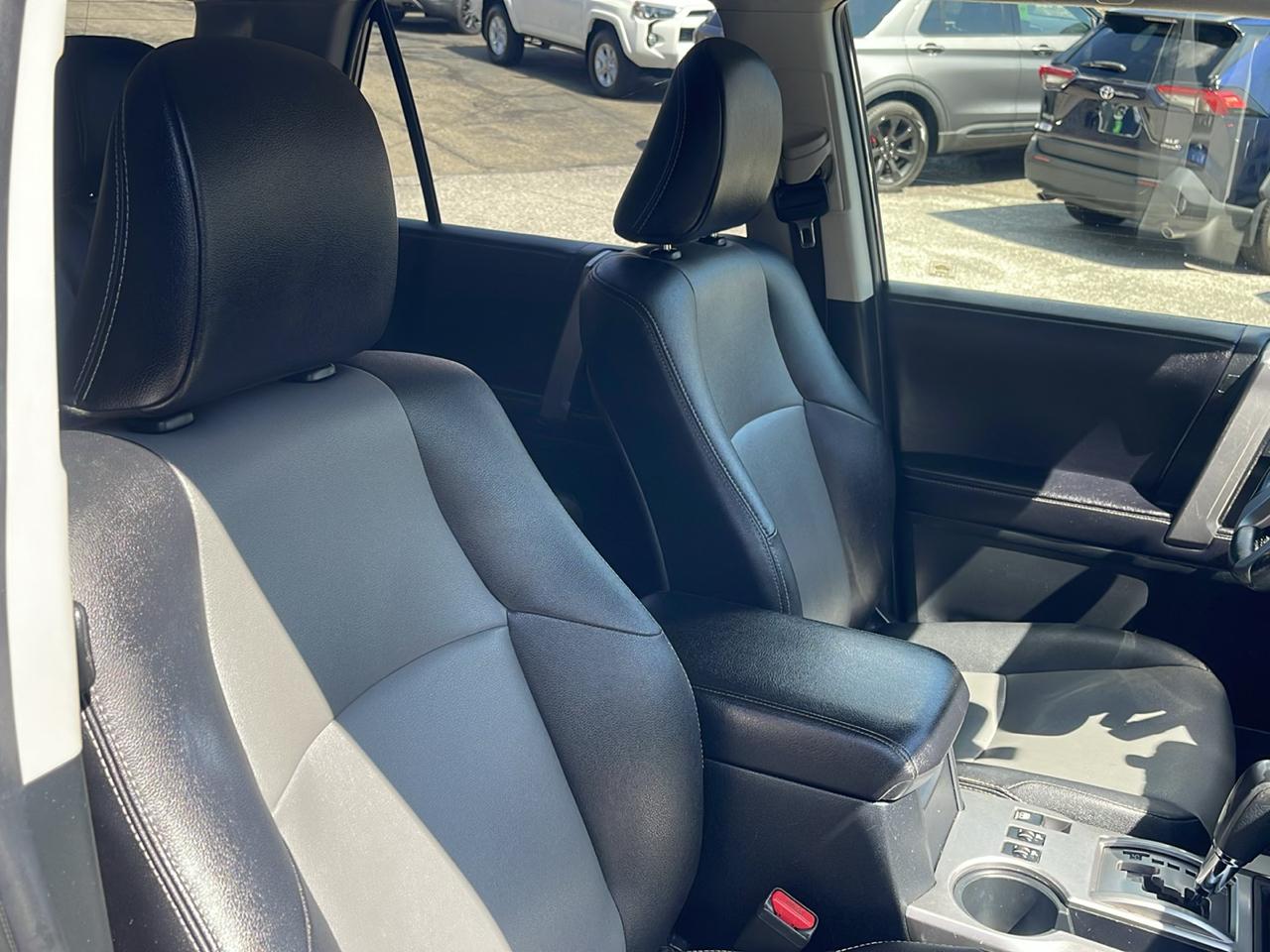 Toyota 4Runner TRD Off Road Premium 4WD (Natl) 2017