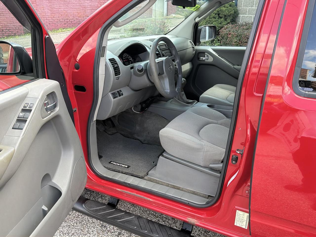 Nissan Frontier 4WD SE Crew Cab V6 Manual 2005