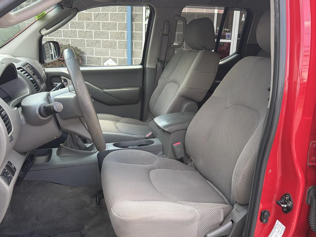 Nissan Frontier 4WD SE Crew Cab V6 Manual 2005