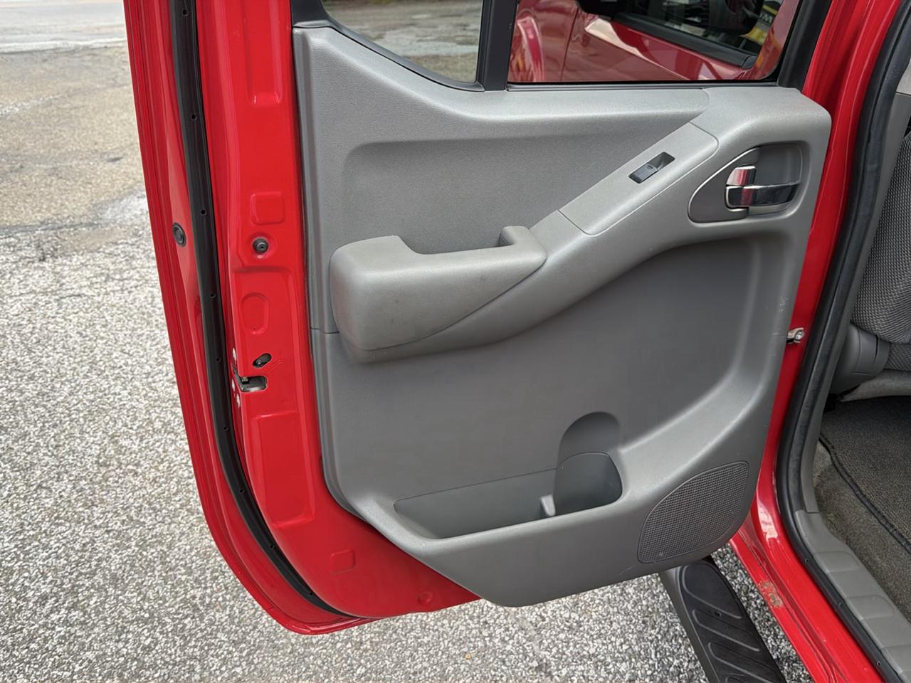 Nissan Frontier 4WD SE Crew Cab V6 Manual 2005