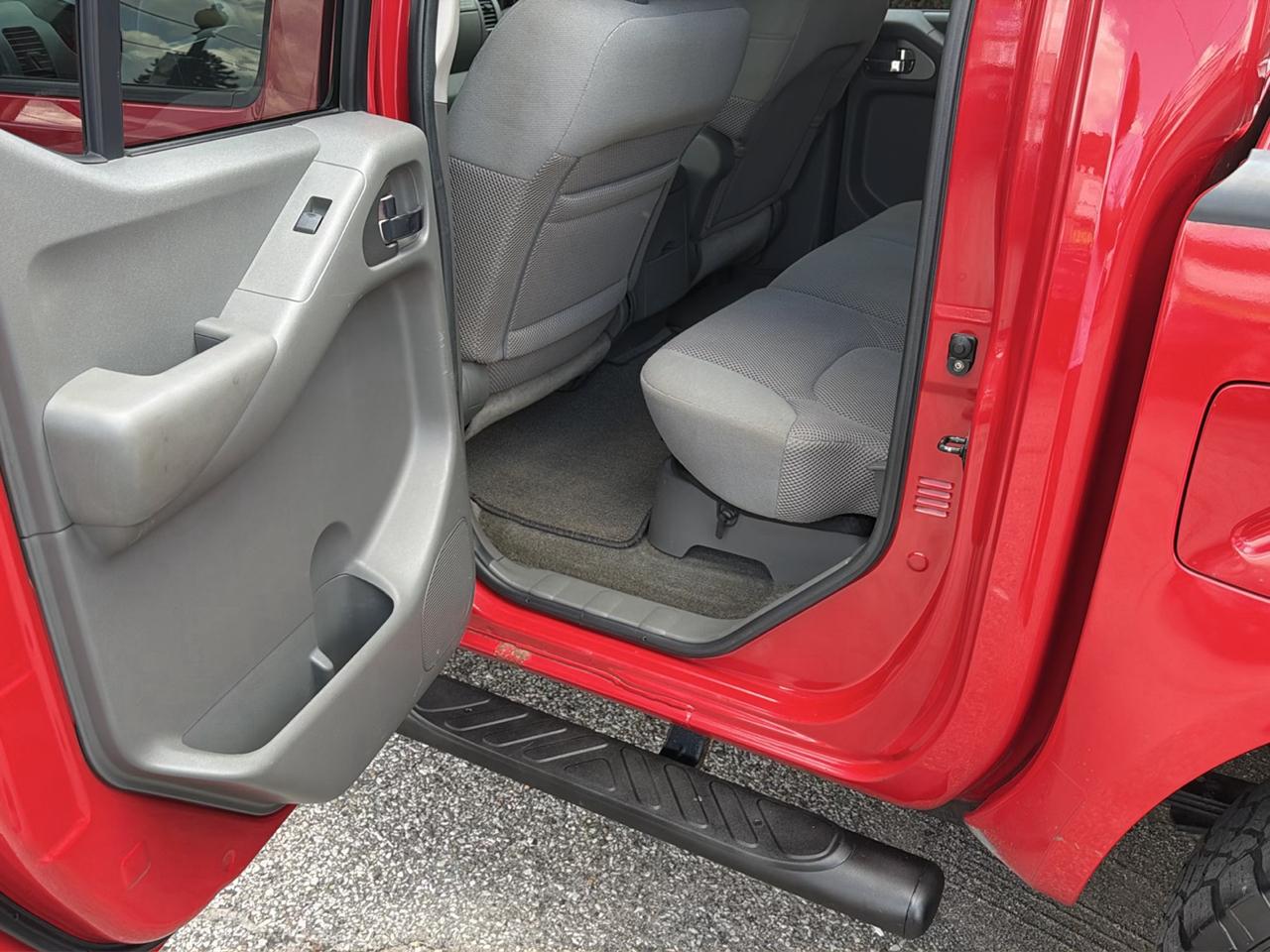 Nissan Frontier 4WD SE Crew Cab V6 Manual 2005