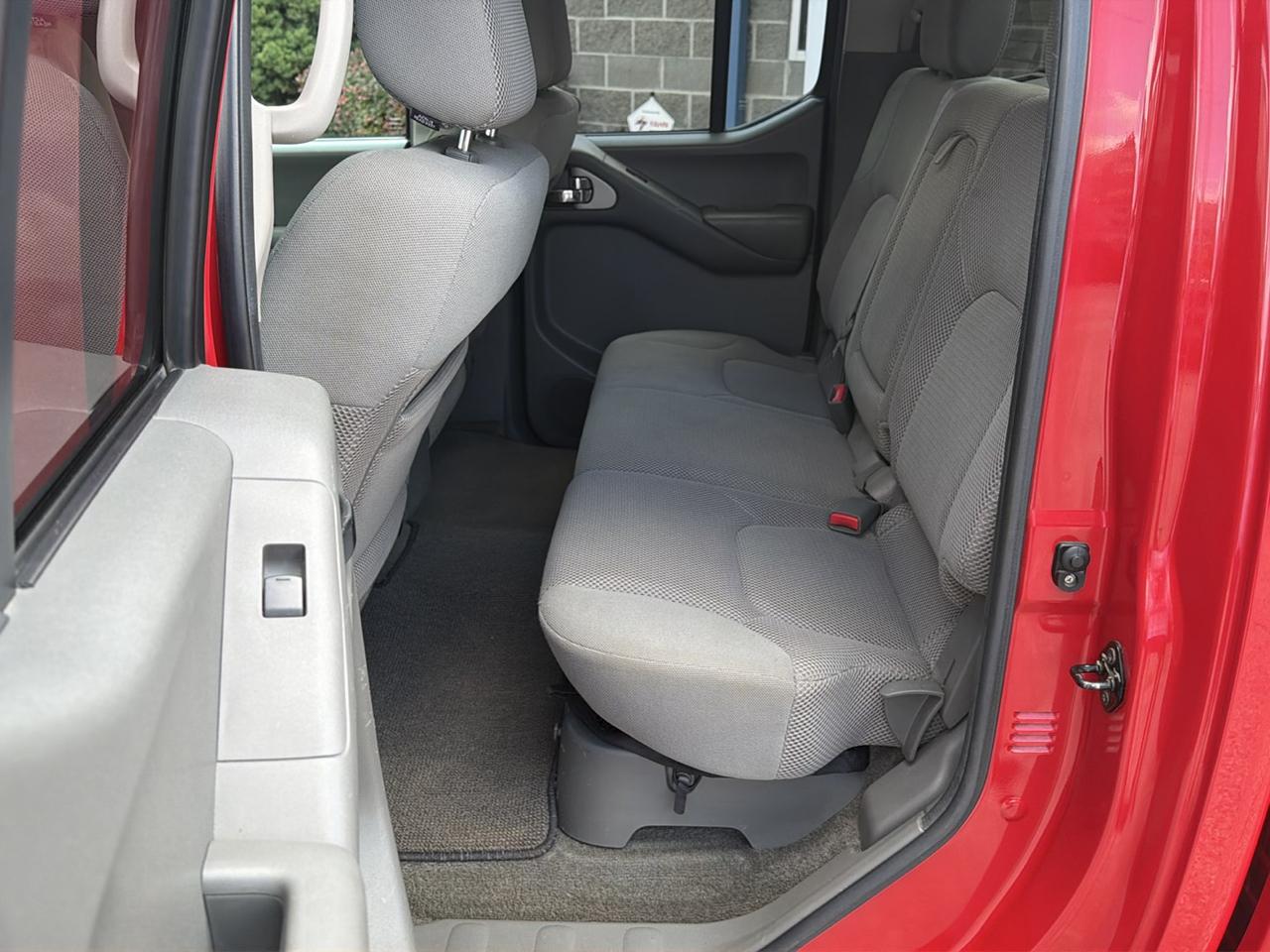 Nissan Frontier 4WD SE Crew Cab V6 Manual 2005