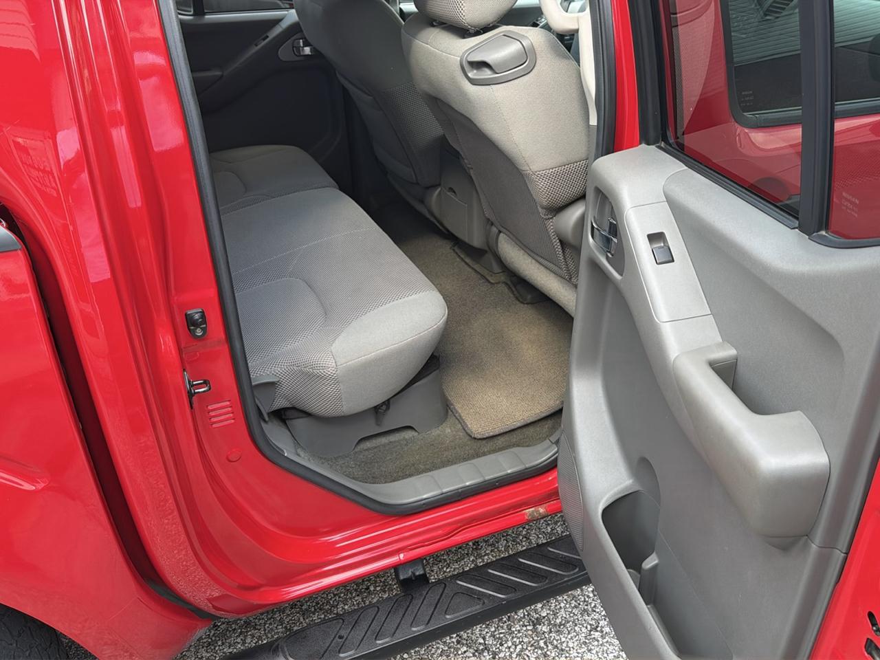 Nissan Frontier 4WD SE Crew Cab V6 Manual 2005
