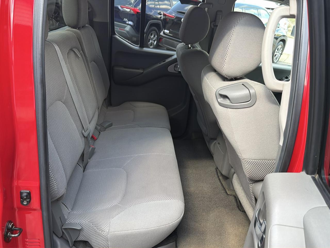 Nissan Frontier 4WD SE Crew Cab V6 Manual 2005