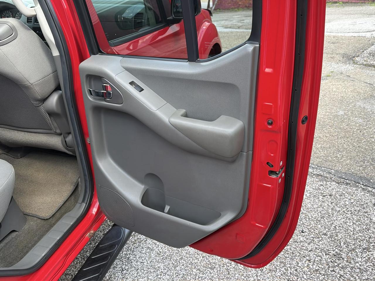 Nissan Frontier 4WD SE Crew Cab V6 Manual 2005