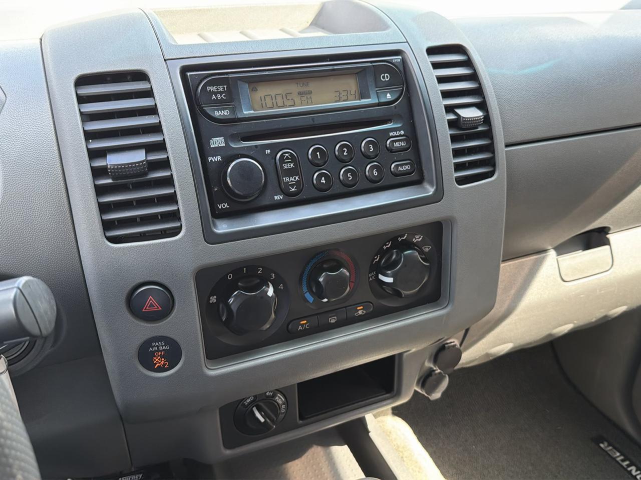 Nissan Frontier 4WD SE Crew Cab V6 Manual 2005