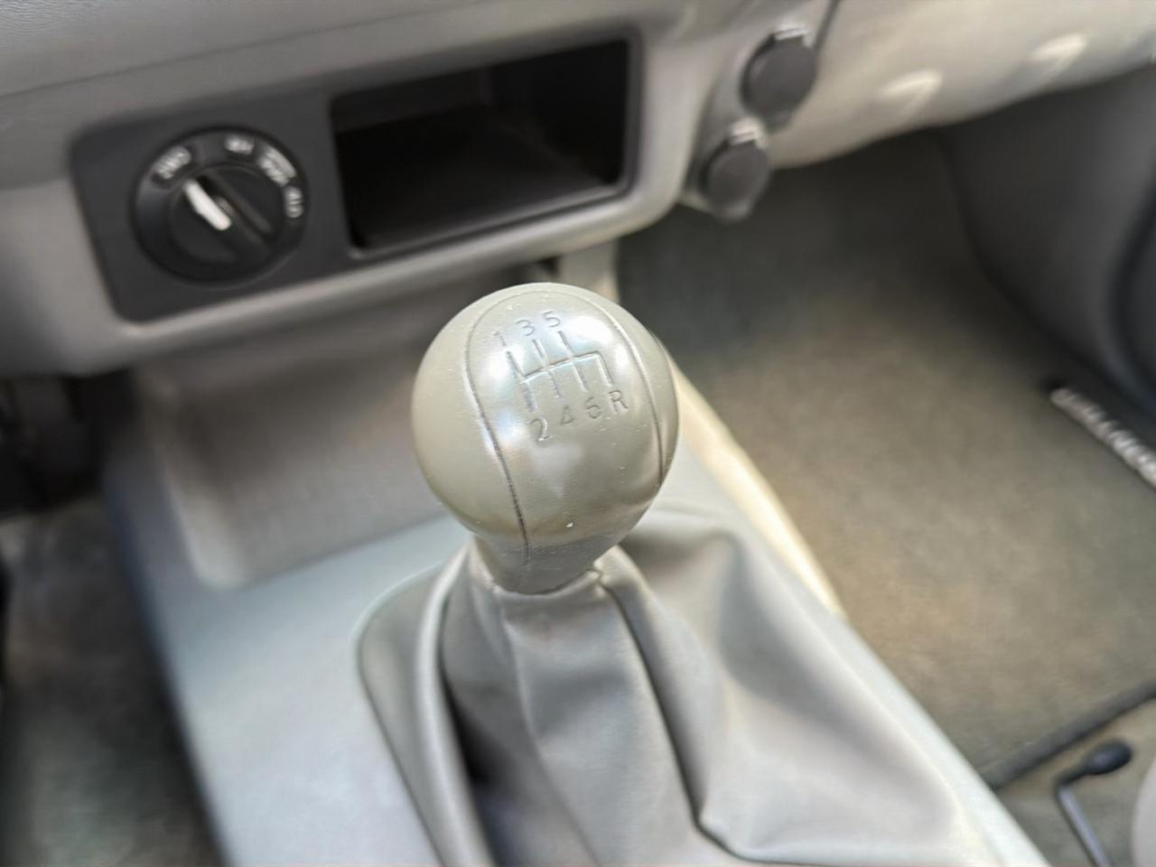 Nissan Frontier 4WD SE Crew Cab V6 Manual 2005