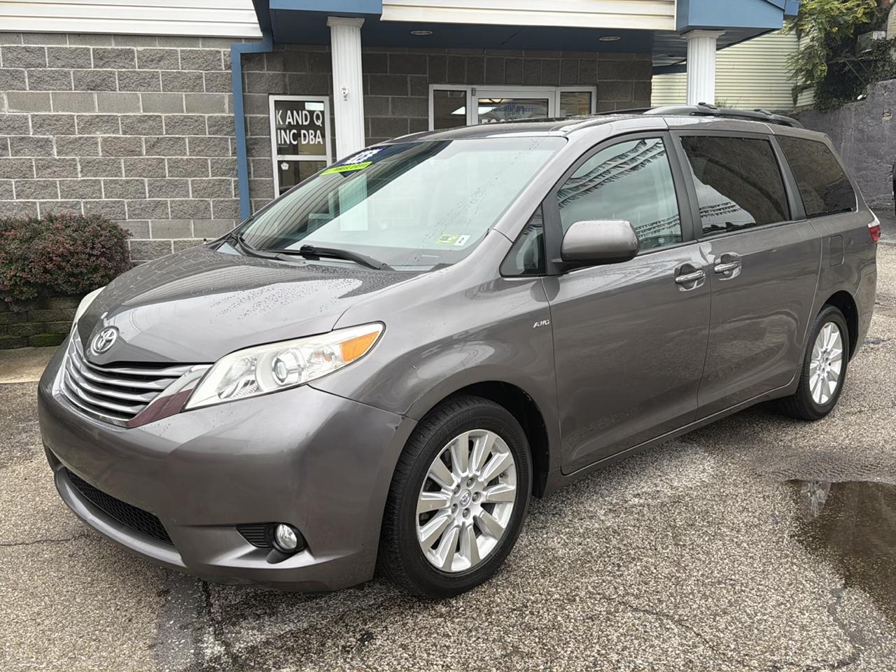 Toyota Sienna 5dr 7-Pass Van XLE Premium AWD (Natl) 2016