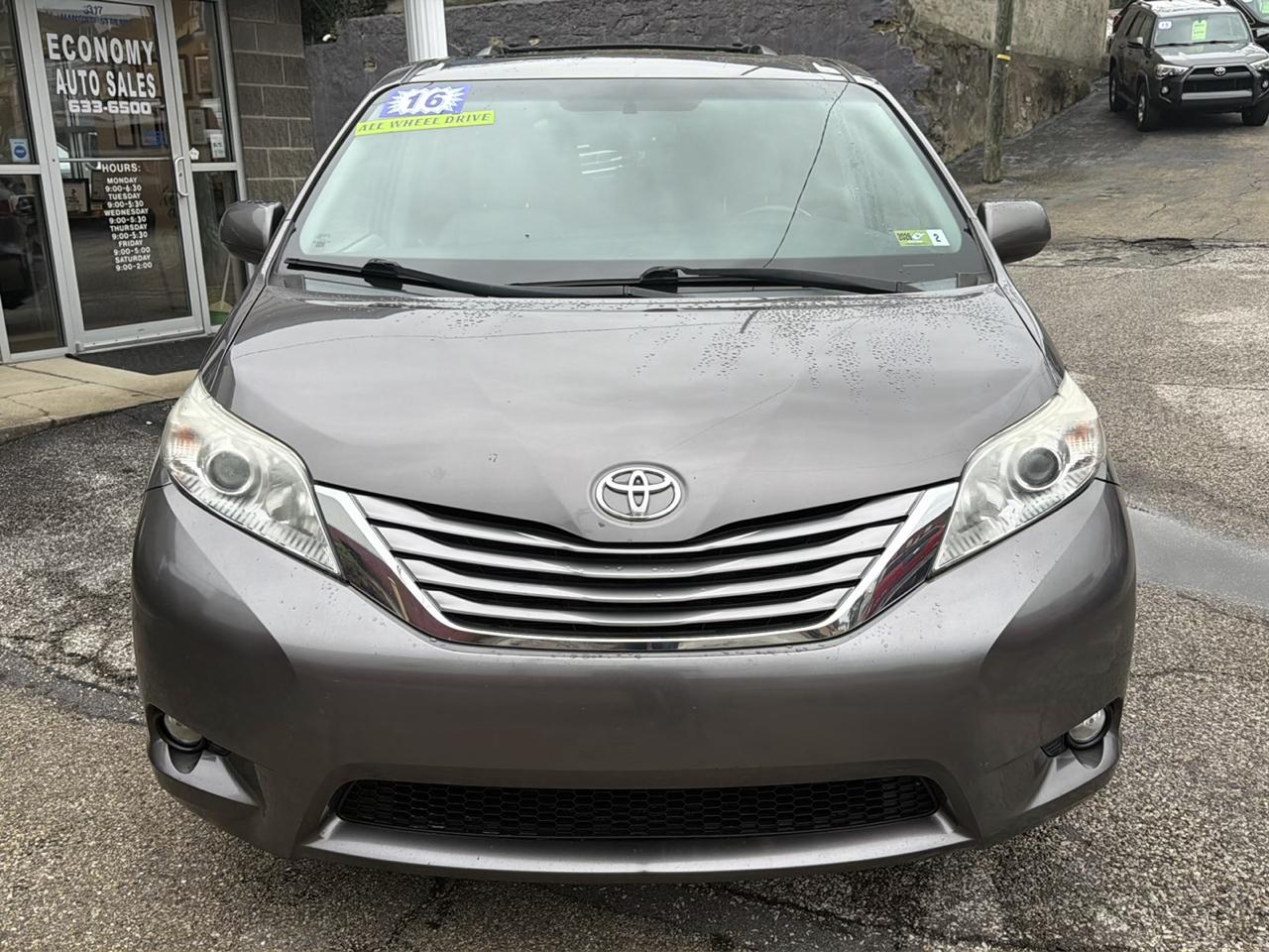 Toyota Sienna 5dr 7-Pass Van XLE Premium AWD (Natl) 2016