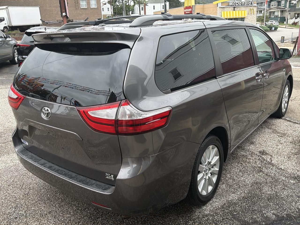 Toyota Sienna 5dr 7-Pass Van XLE Premium AWD (Natl) 2016