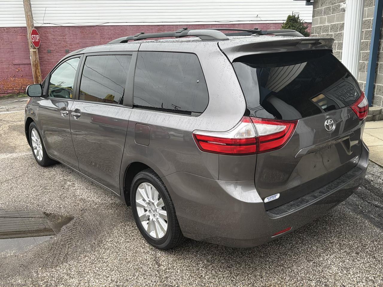 Toyota Sienna 5dr 7-Pass Van XLE Premium AWD (Natl) 2016