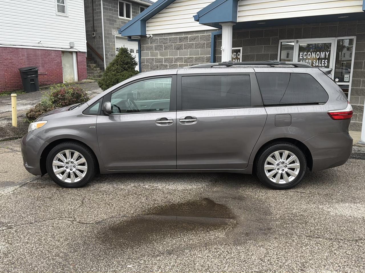 Toyota Sienna 5dr 7-Pass Van XLE Premium AWD (Natl) 2016
