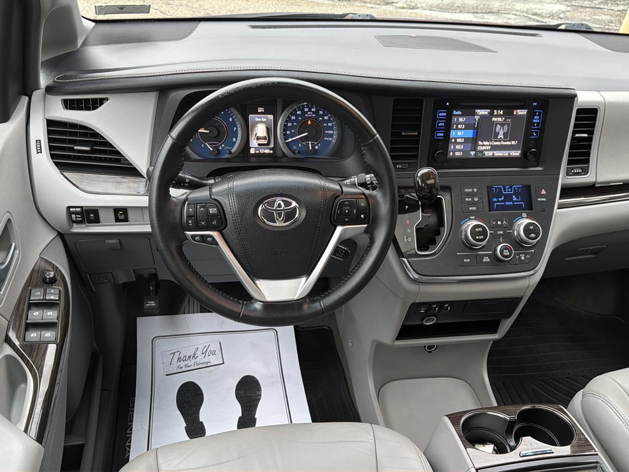 Toyota Sienna 5dr 7-Pass Van XLE Premium AWD (Natl) 2016