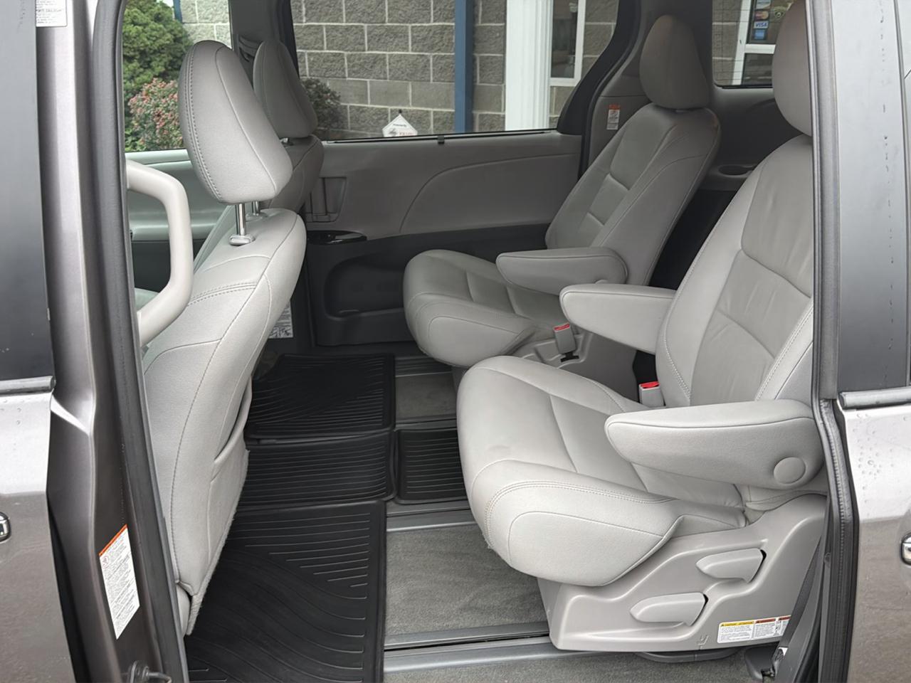 Toyota Sienna 5dr 7-Pass Van XLE Premium AWD (Natl) 2016