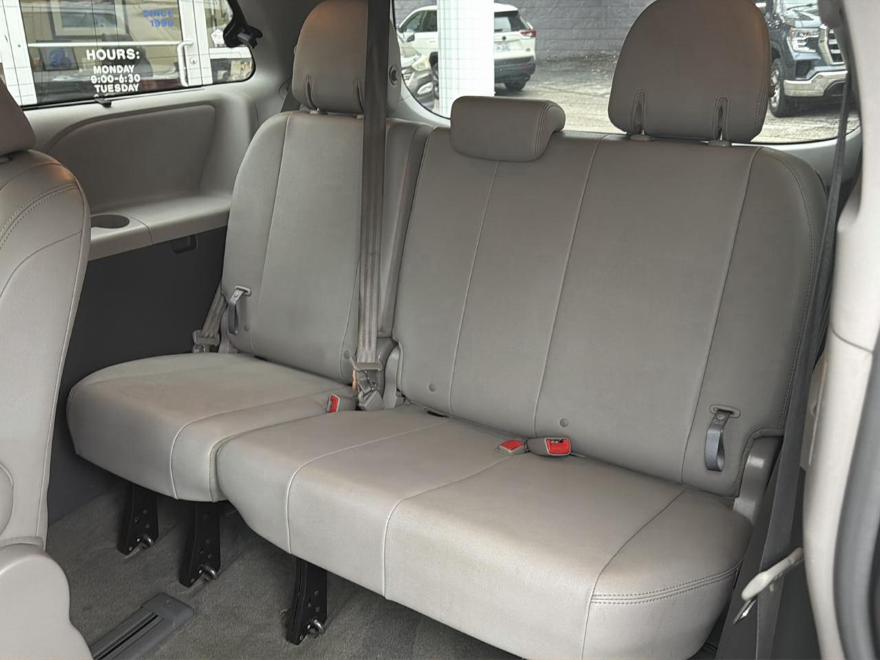 Toyota Sienna 5dr 7-Pass Van XLE Premium AWD (Natl) 2016