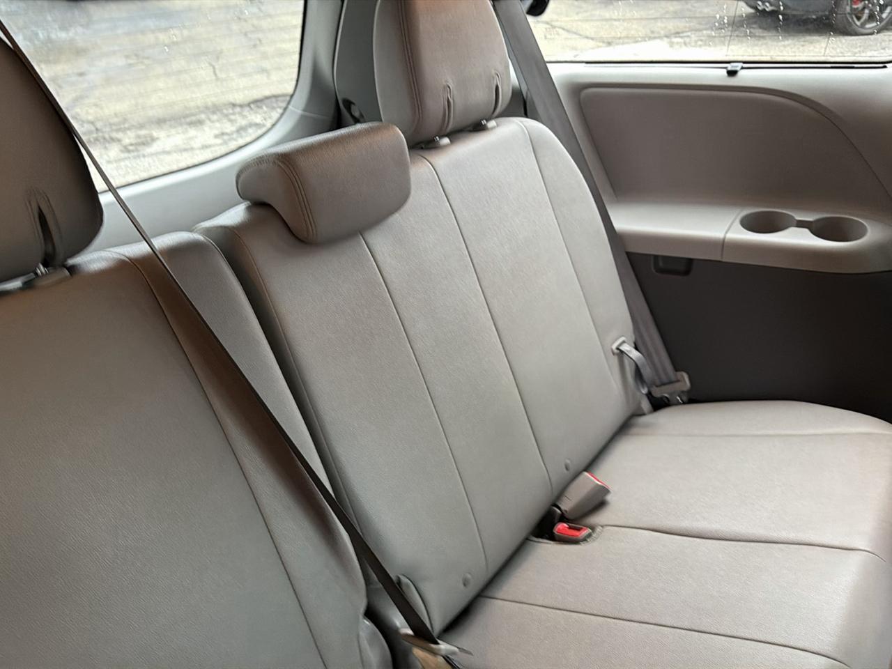 Toyota Sienna 5dr 7-Pass Van XLE Premium AWD (Natl) 2016