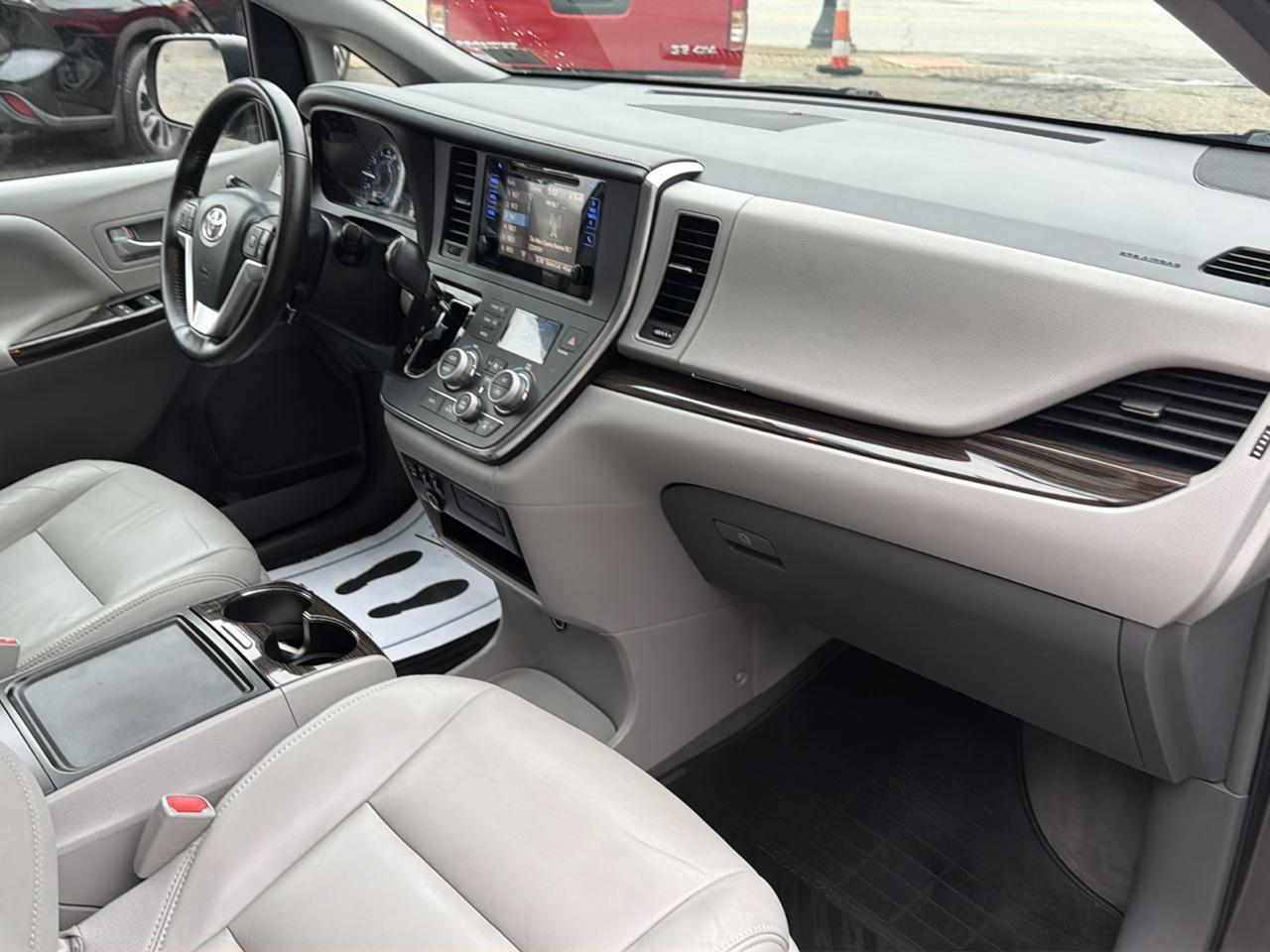 Toyota Sienna 5dr 7-Pass Van XLE Premium AWD (Natl) 2016