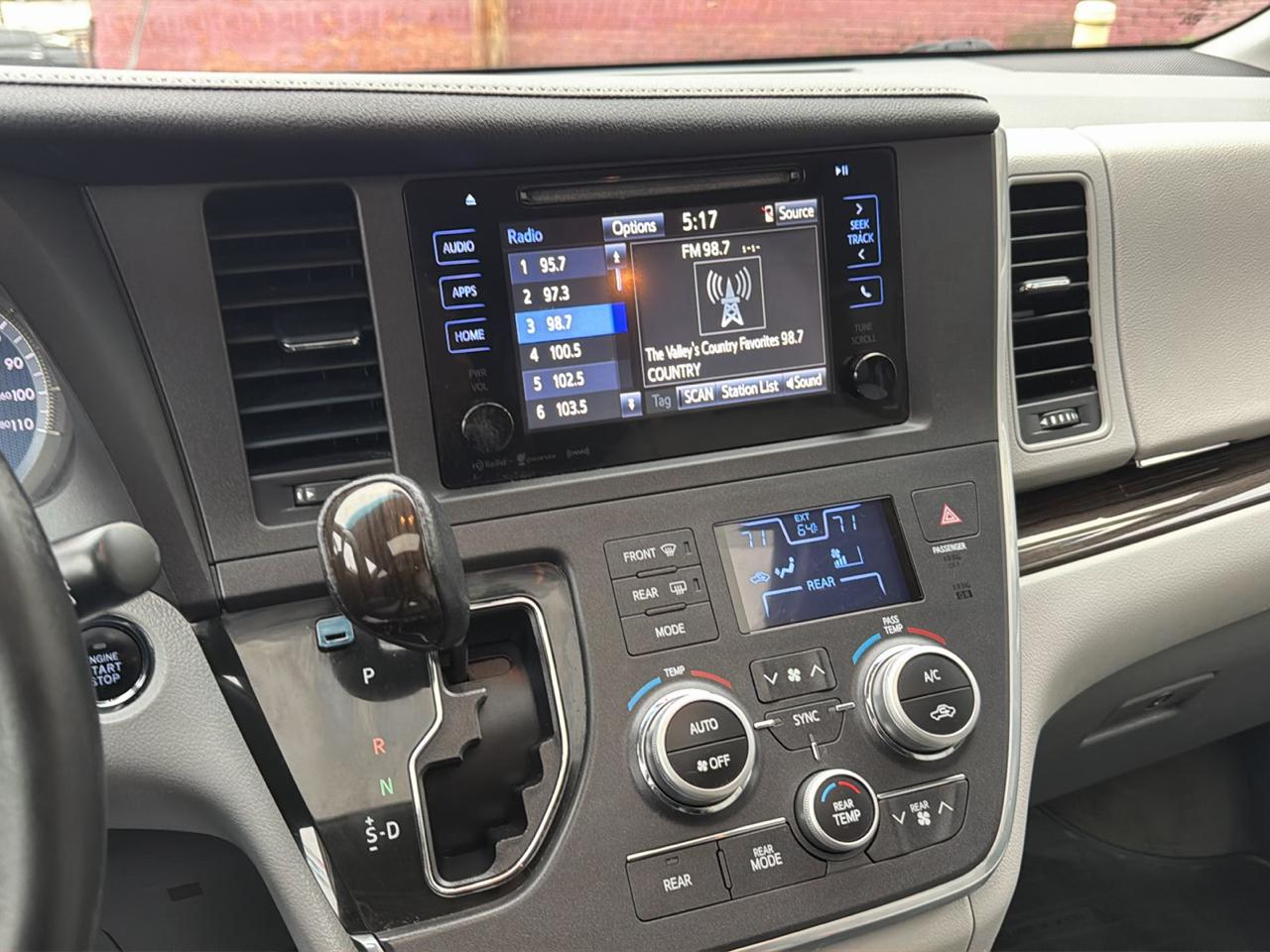 Toyota Sienna 5dr 7-Pass Van XLE Premium AWD (Natl) 2016