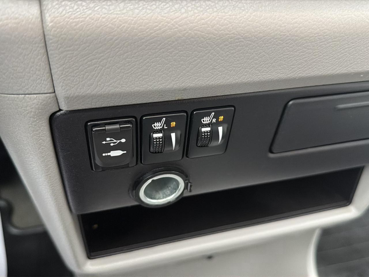 Toyota Sienna 5dr 7-Pass Van XLE Premium AWD (Natl) 2016