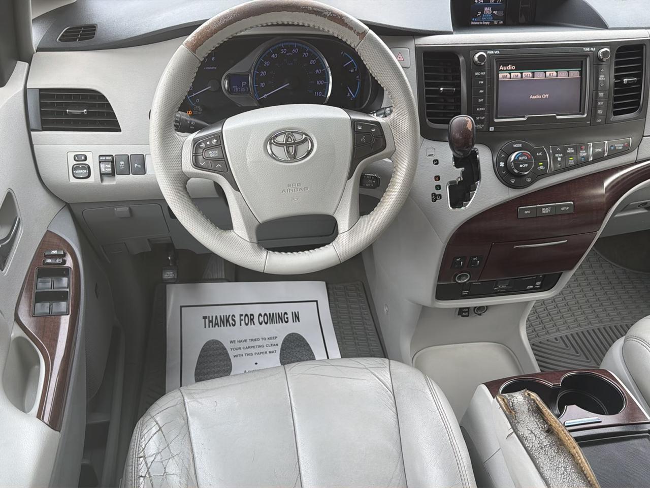 Toyota Sienna 5dr 7-Pass Van V6 XLE AAS FWD (Natl) 2012