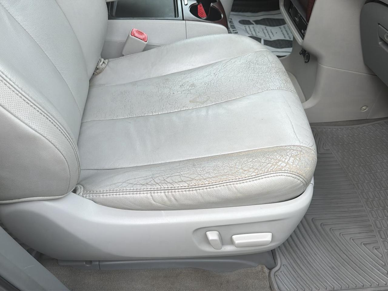 Toyota Sienna 5dr 7-Pass Van V6 XLE AAS FWD (Natl) 2012