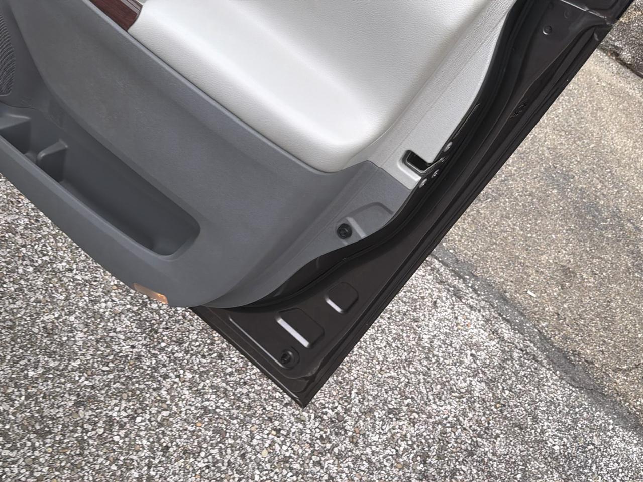 Toyota Sienna 5dr 7-Pass Van V6 XLE AAS FWD (Natl) 2012
