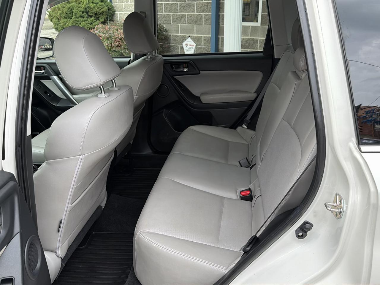 Subaru Forester 4dr CVT 2.5i Touring PZEV 2016