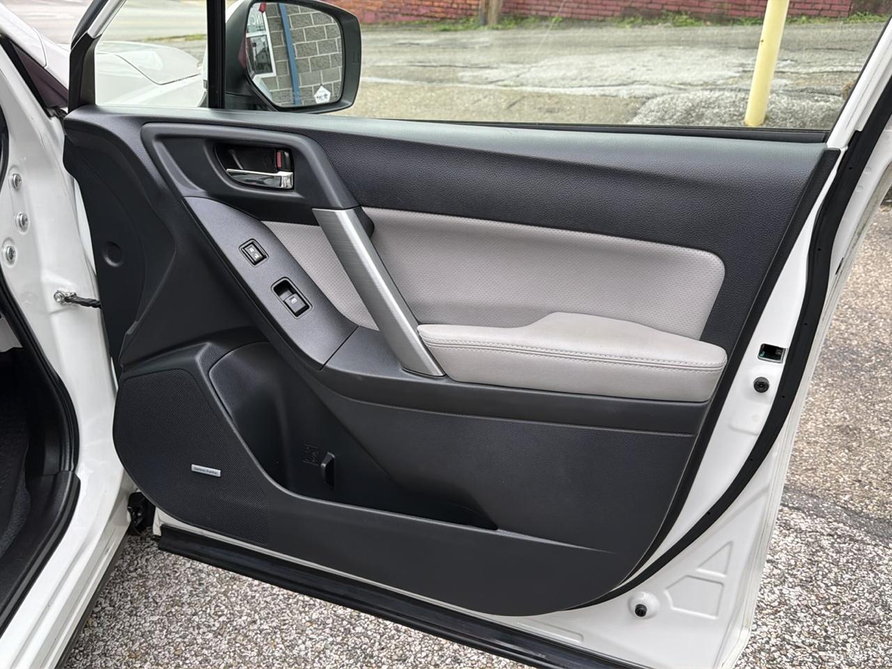 Subaru Forester 4dr CVT 2.5i Touring PZEV 2016