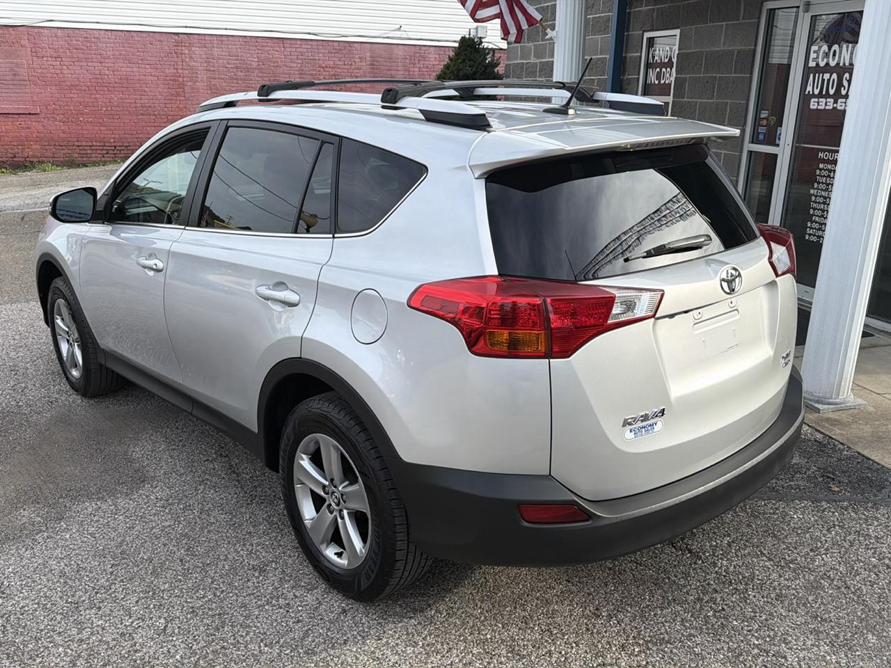Toyota RAV4 AWD 4dr XLE (Natl) 2015