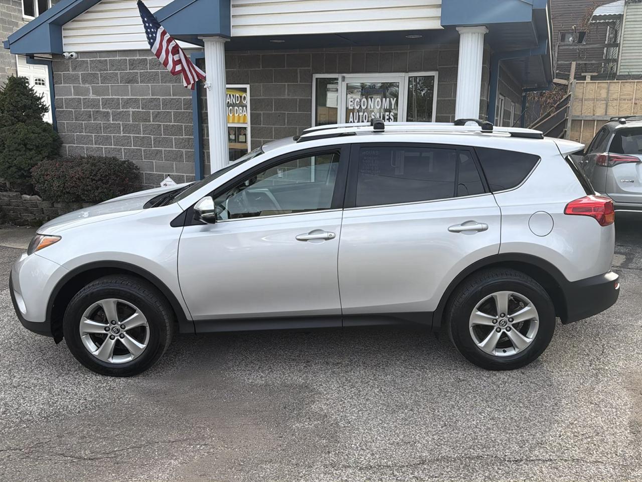 Toyota RAV4 AWD 4dr XLE (Natl) 2015