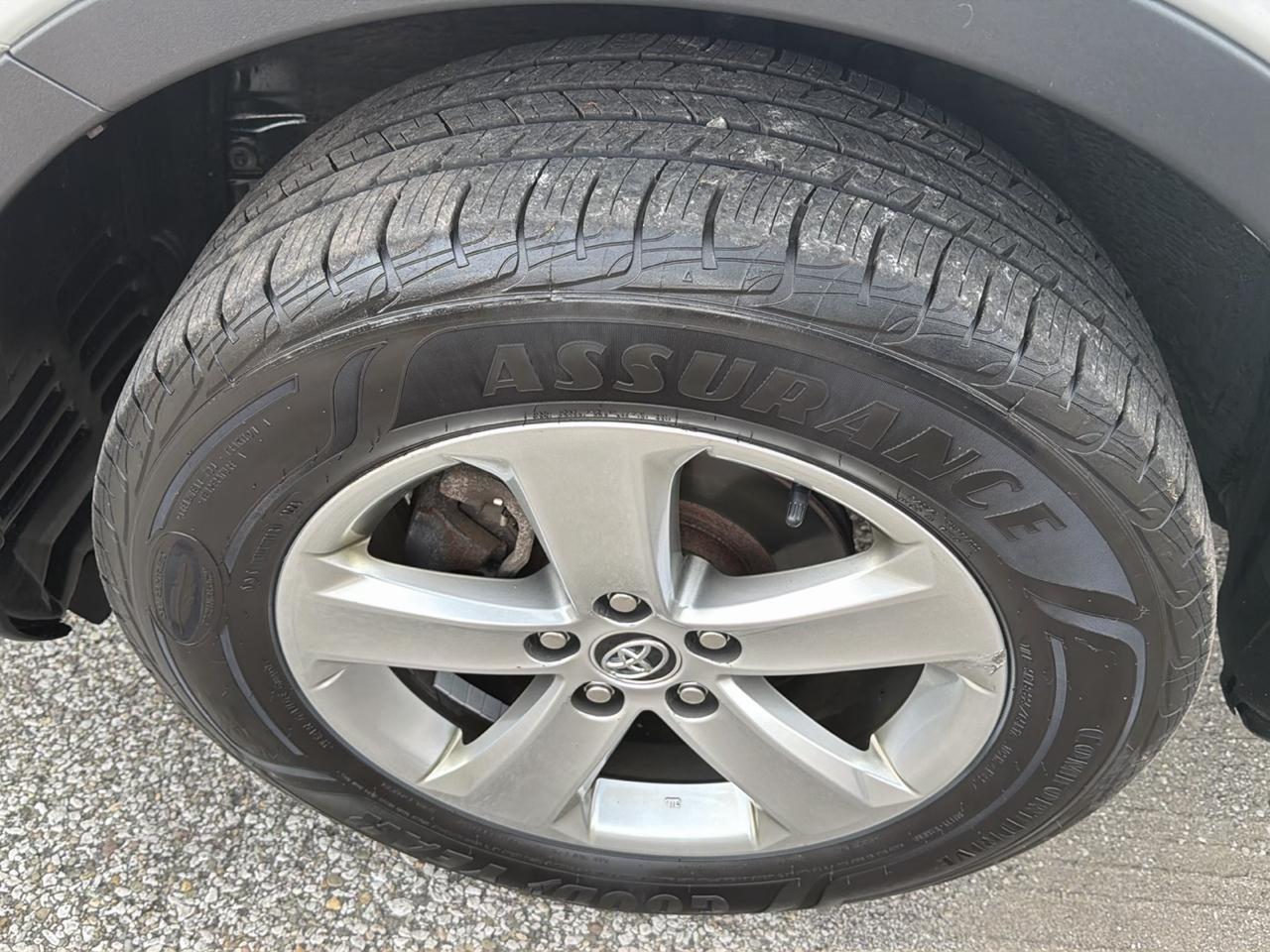Toyota RAV4 AWD 4dr XLE (Natl) 2015