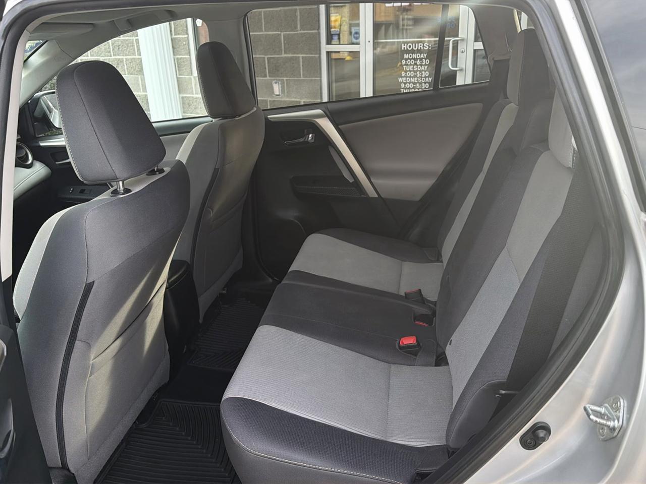 Toyota RAV4 AWD 4dr XLE (Natl) 2015