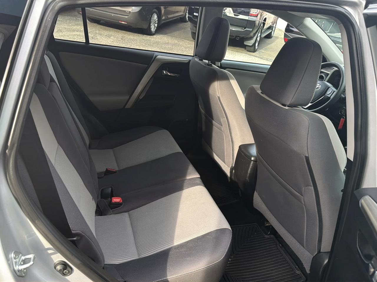 Toyota RAV4 AWD 4dr XLE (Natl) 2015
