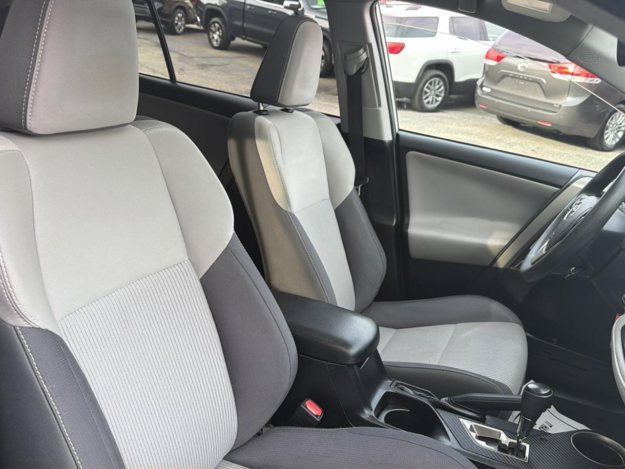 Toyota RAV4 AWD 4dr XLE (Natl) 2015
