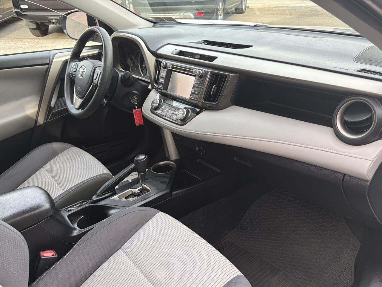 Toyota RAV4 AWD 4dr XLE (Natl) 2015