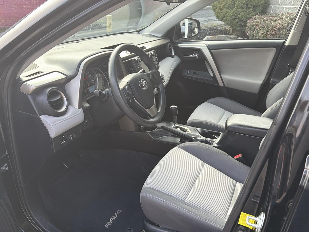 Toyota RAV4 AWD 4dr XLE (Natl) 2014