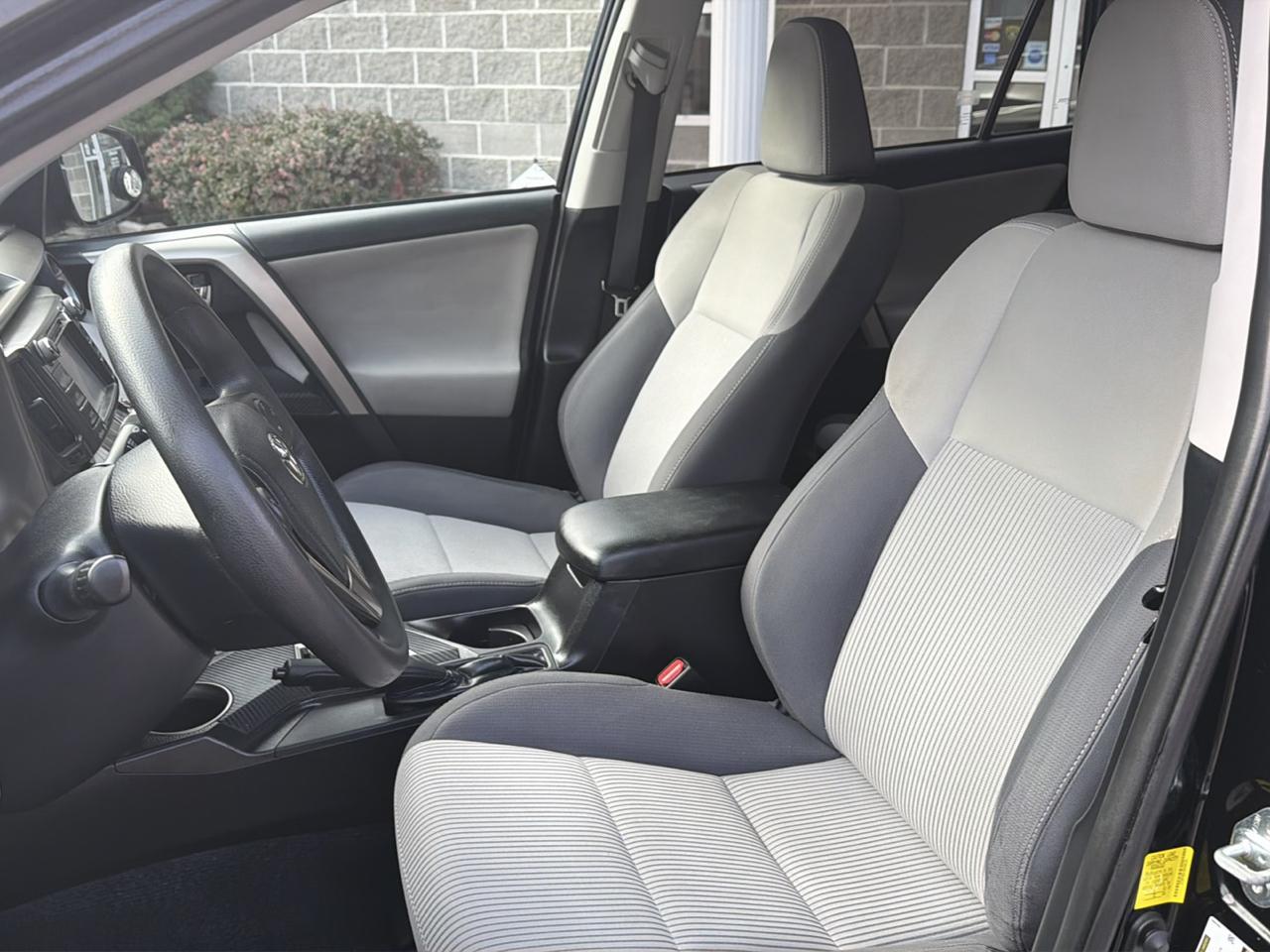 Toyota RAV4 AWD 4dr XLE (Natl) 2014