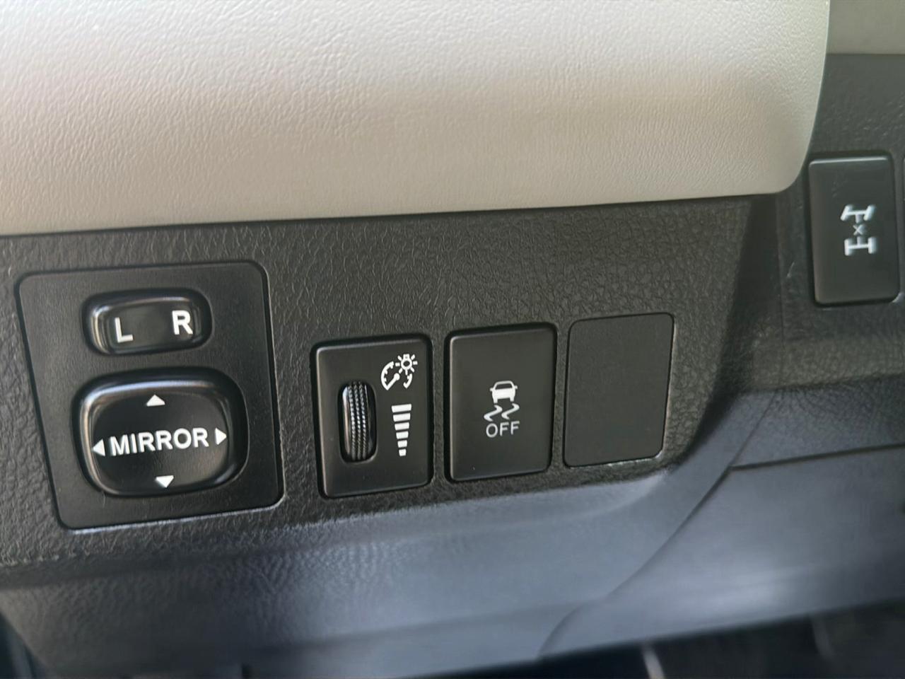 Toyota RAV4 AWD 4dr XLE (Natl) 2014