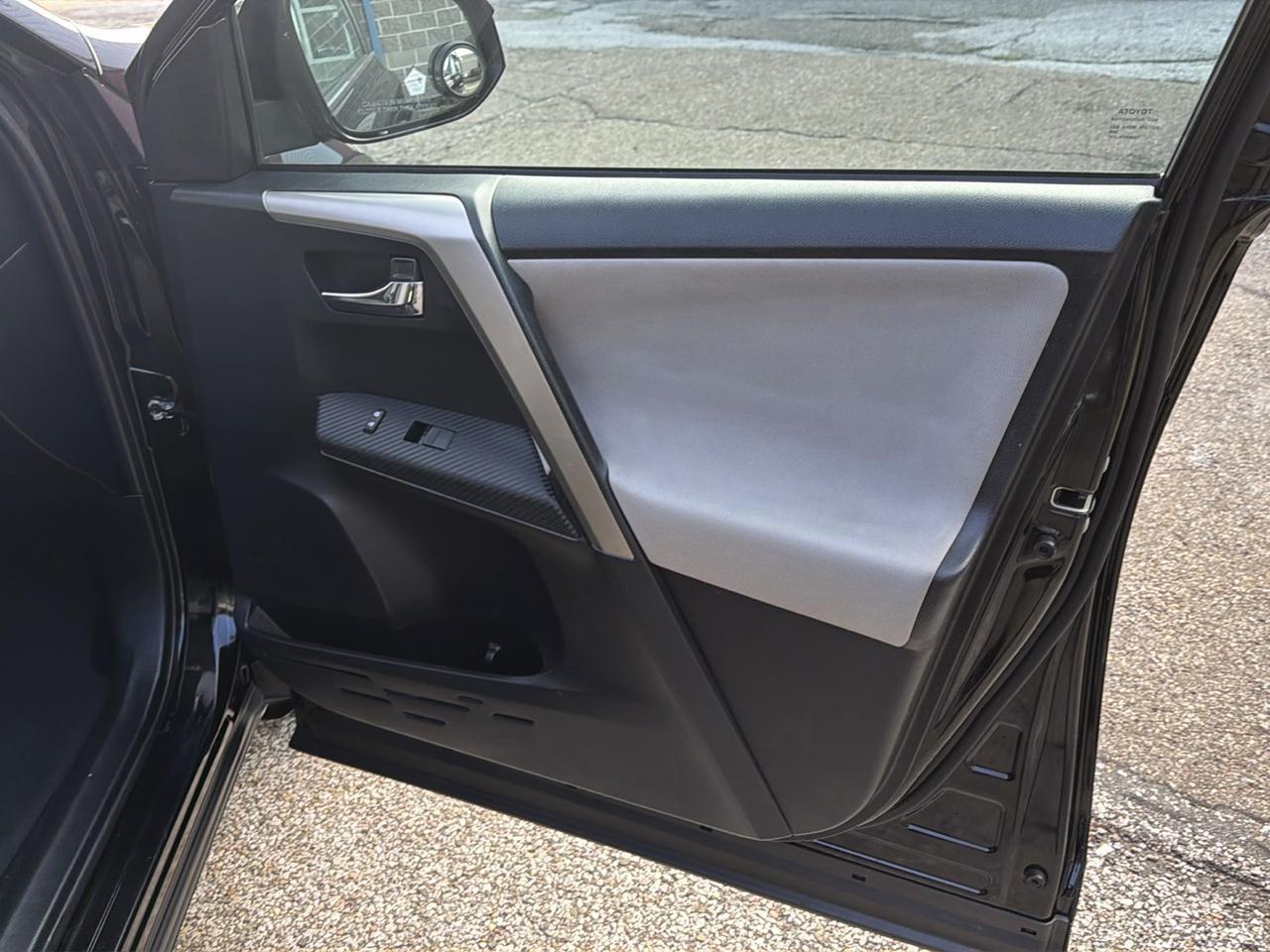 Toyota RAV4 AWD 4dr XLE (Natl) 2014