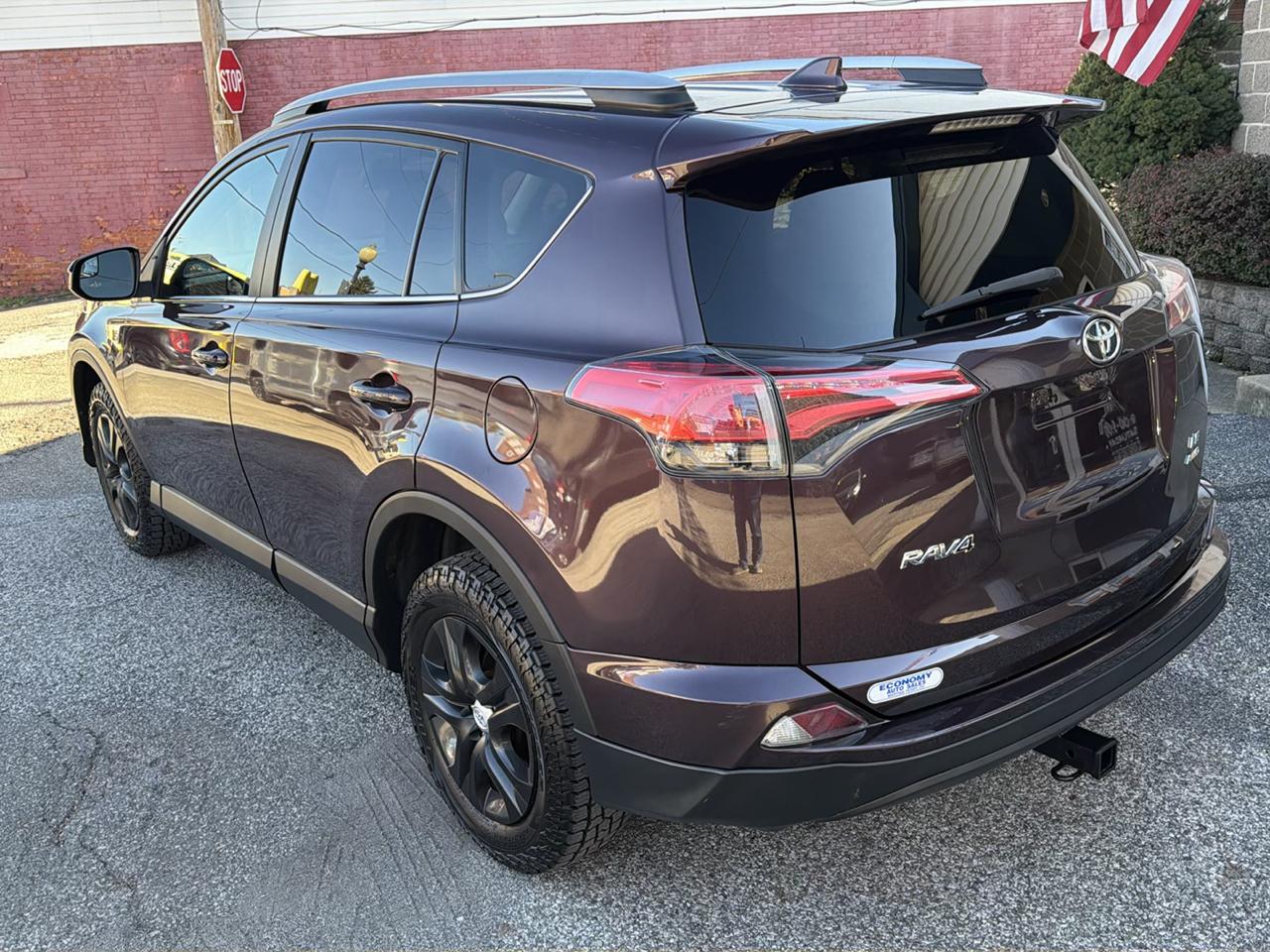 Toyota RAV4 LE AWD (Natl) 2017