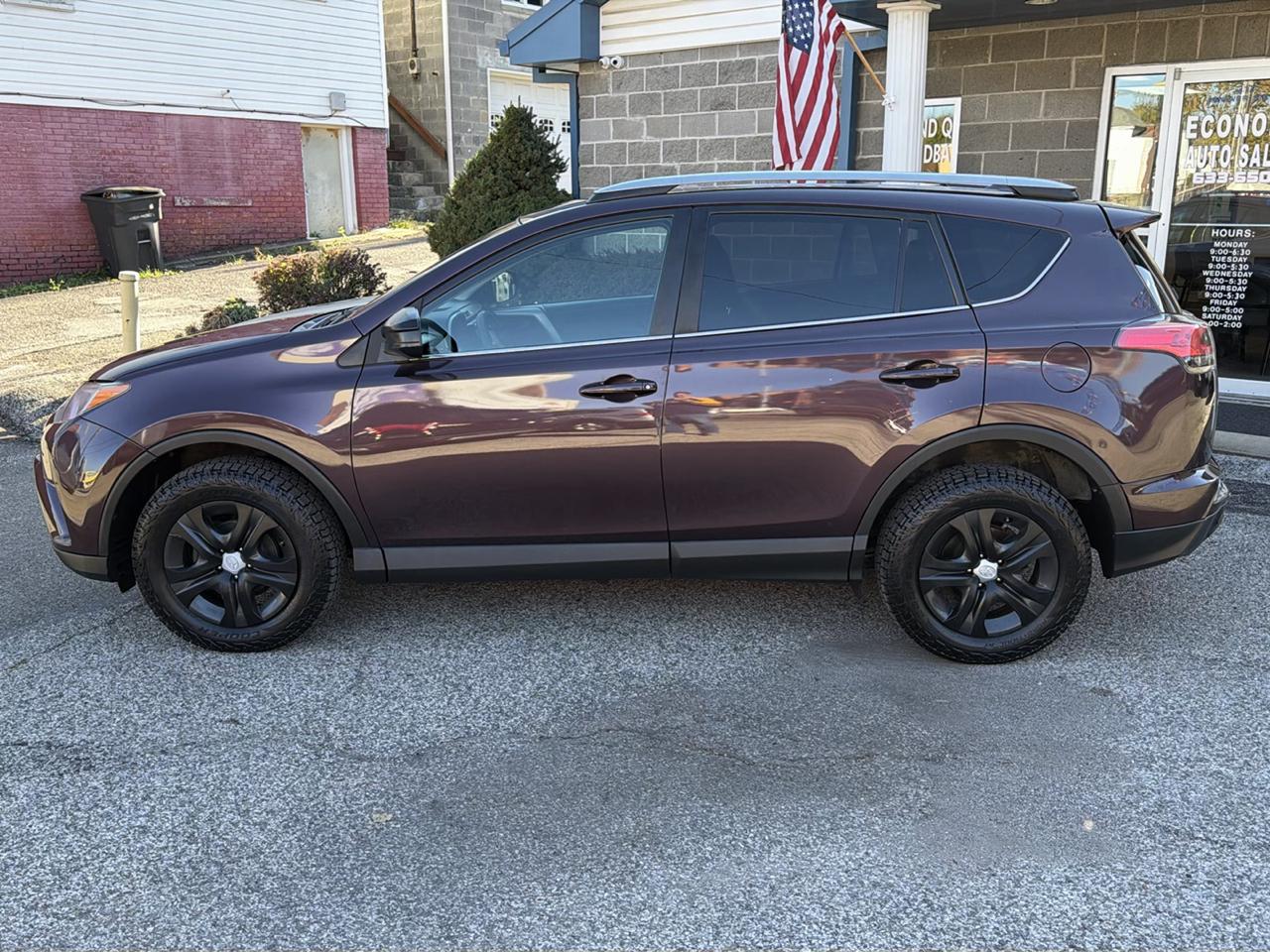 Toyota RAV4 LE AWD (Natl) 2017