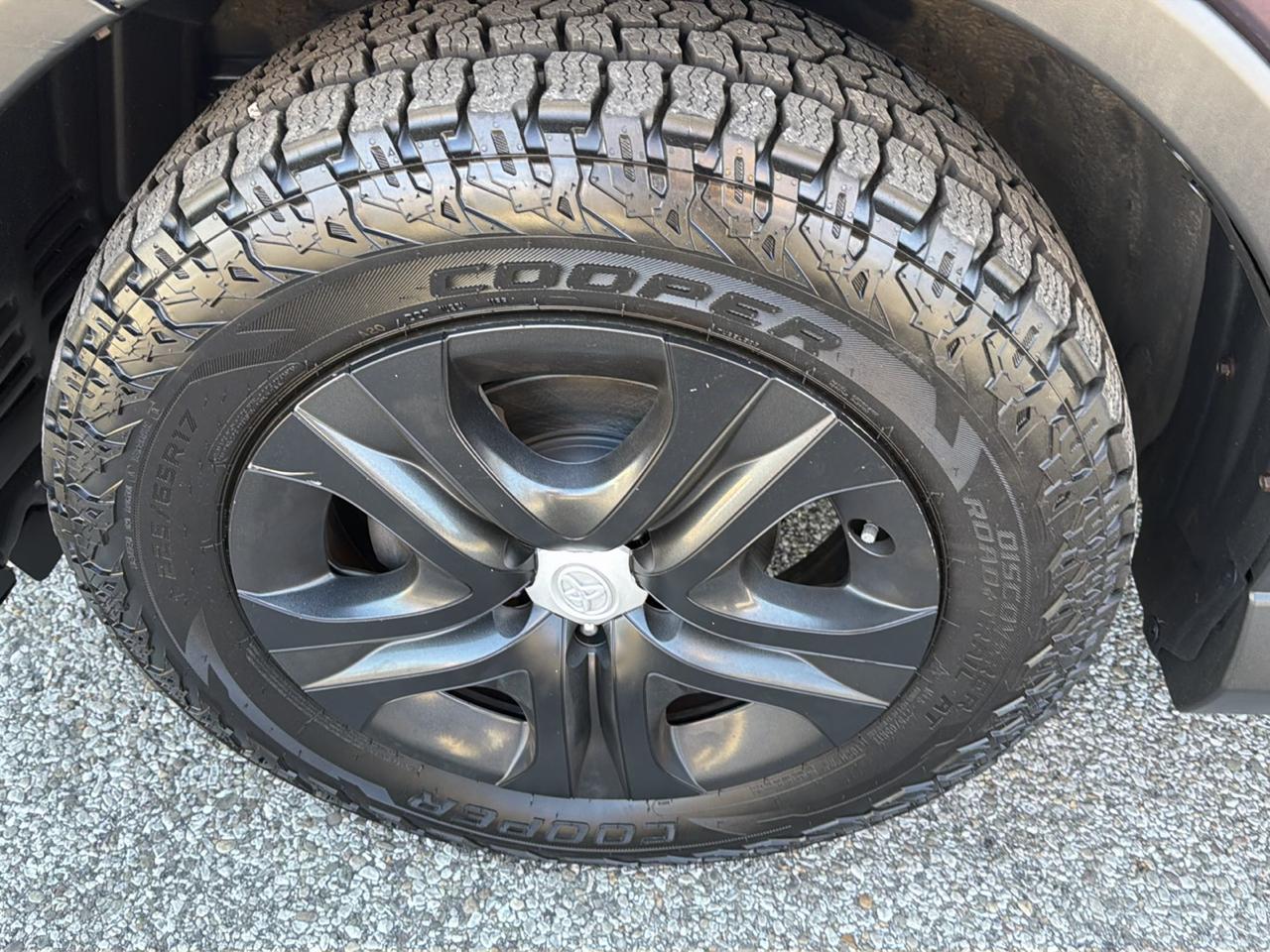 Toyota RAV4 LE AWD (Natl) 2017