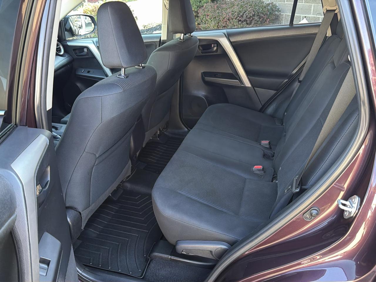 Toyota RAV4 LE AWD (Natl) 2017