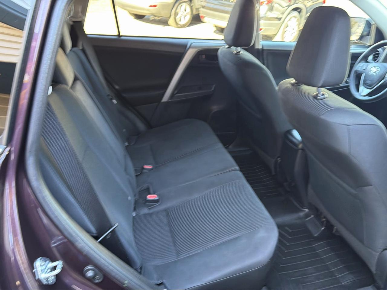 Toyota RAV4 LE AWD (Natl) 2017