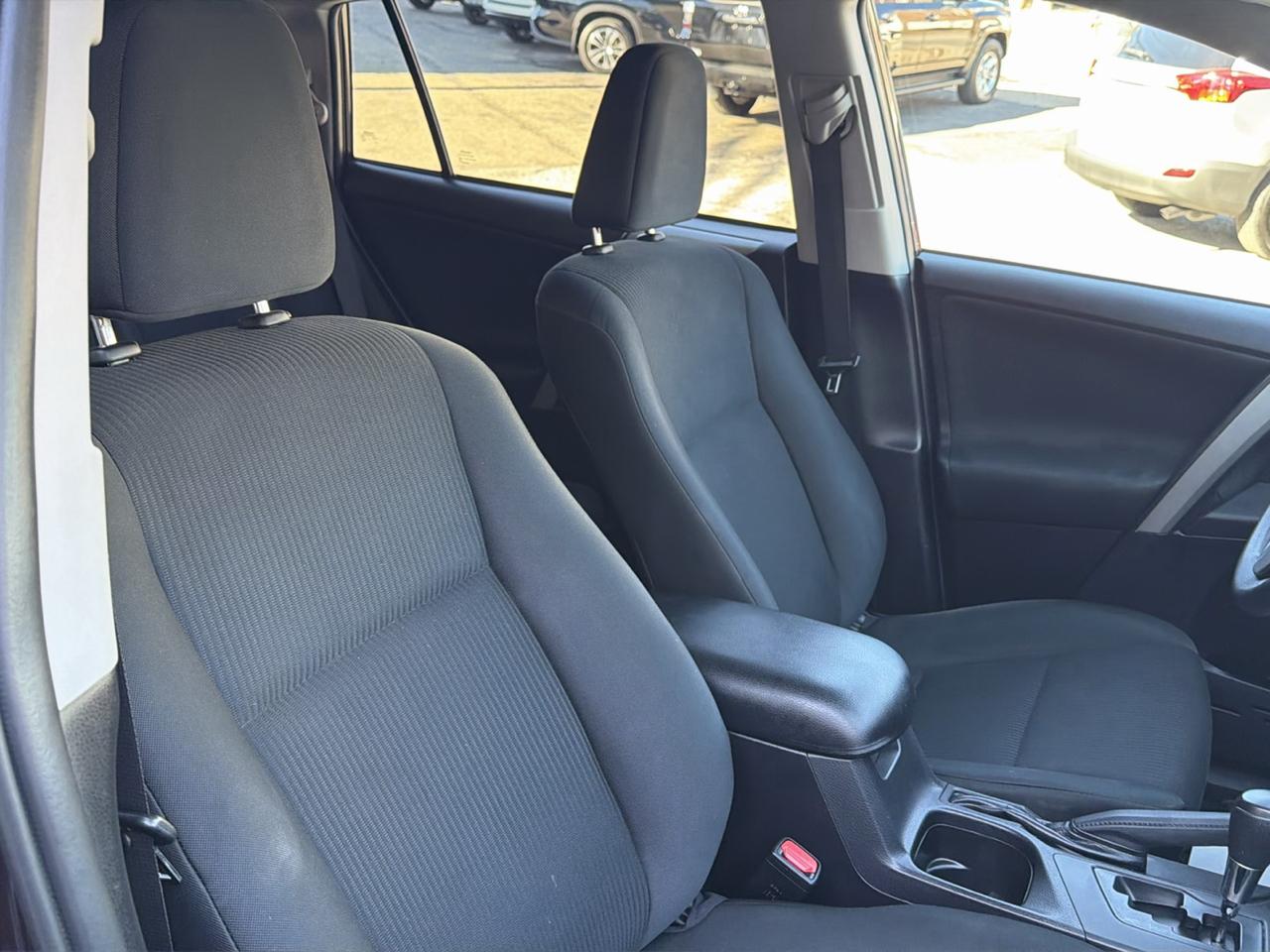 Toyota RAV4 LE AWD (Natl) 2017