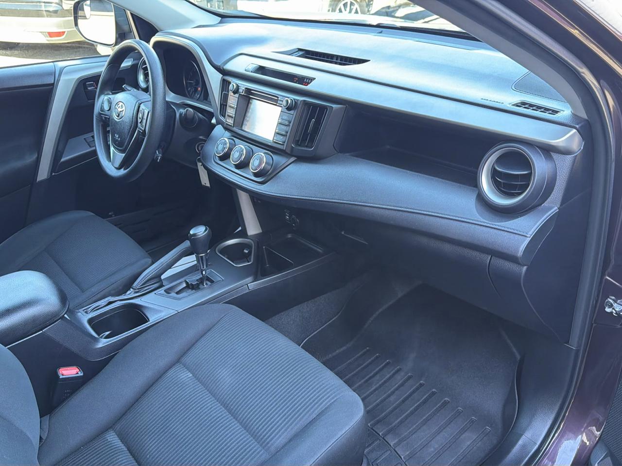 Toyota RAV4 LE AWD (Natl) 2017