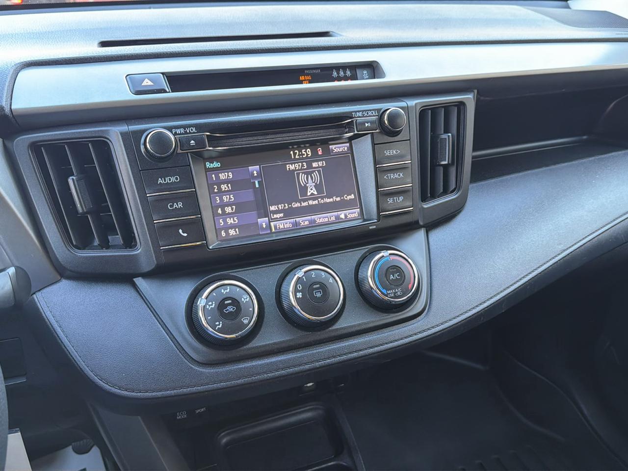 Toyota RAV4 LE AWD (Natl) 2017