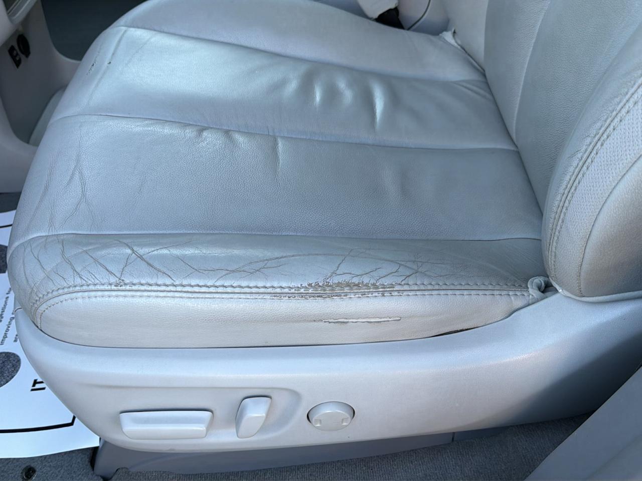 Toyota Sienna 5dr 7-Pass Van V6 XLE AWD (Natl) 2012