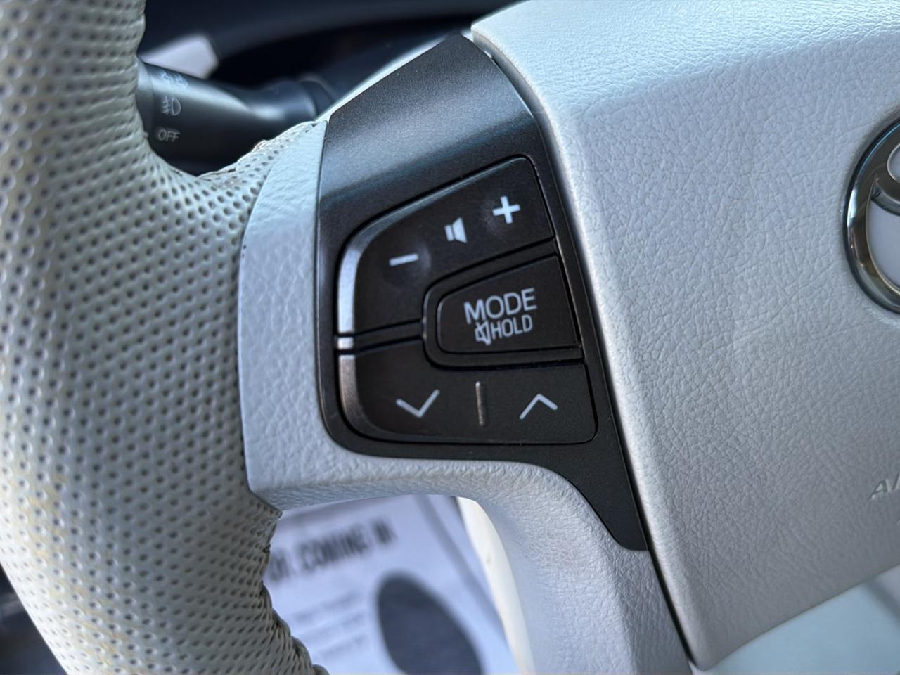 Toyota Sienna 5dr 7-Pass Van V6 XLE AWD (Natl) 2012