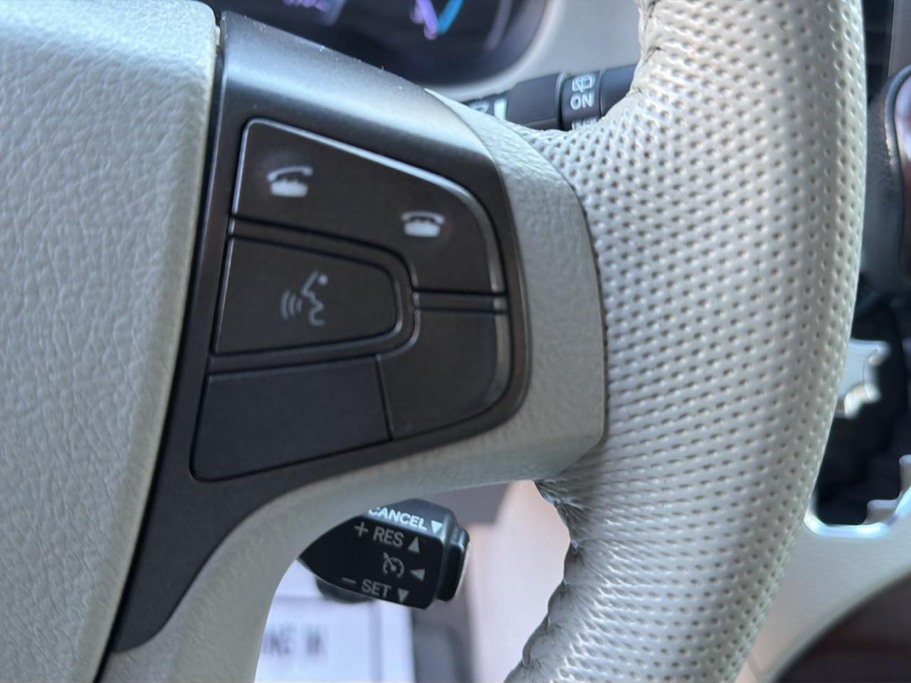 Toyota Sienna 5dr 7-Pass Van V6 XLE AWD (Natl) 2012